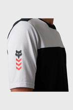 Load image into Gallery viewer, Fox Defend Short Sleeve Syndicate Jersey - White/Black